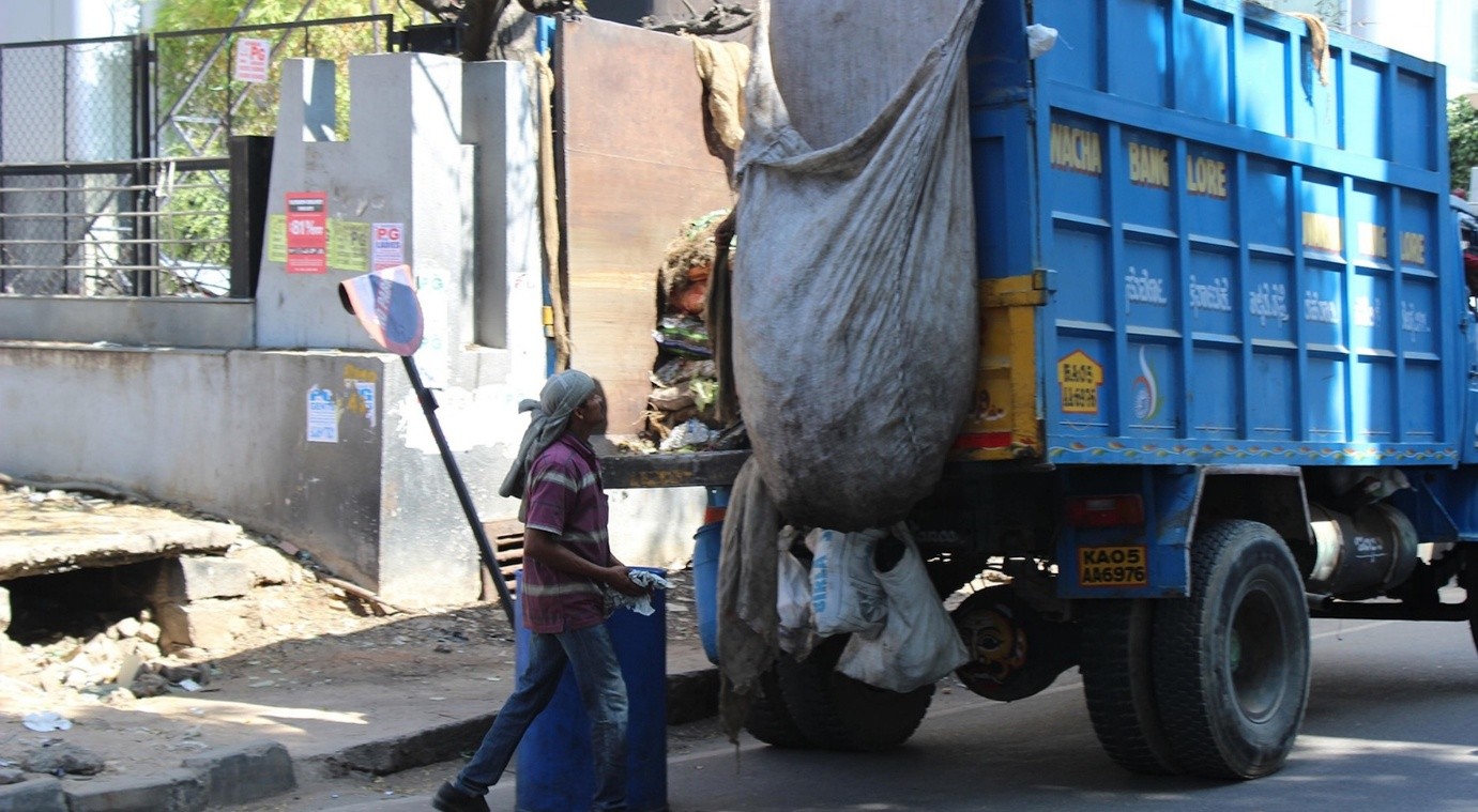 Waste collection truck in Bengaluru – The Ken article on MSW to biogas
